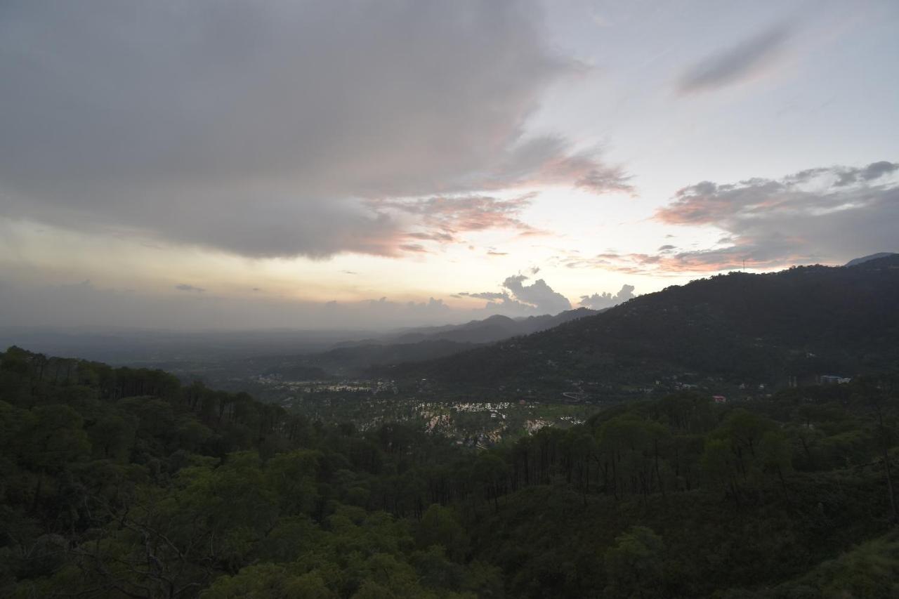 Hotel The Royal Castle Hot And Cold Centralized Dharamshala Exterior foto