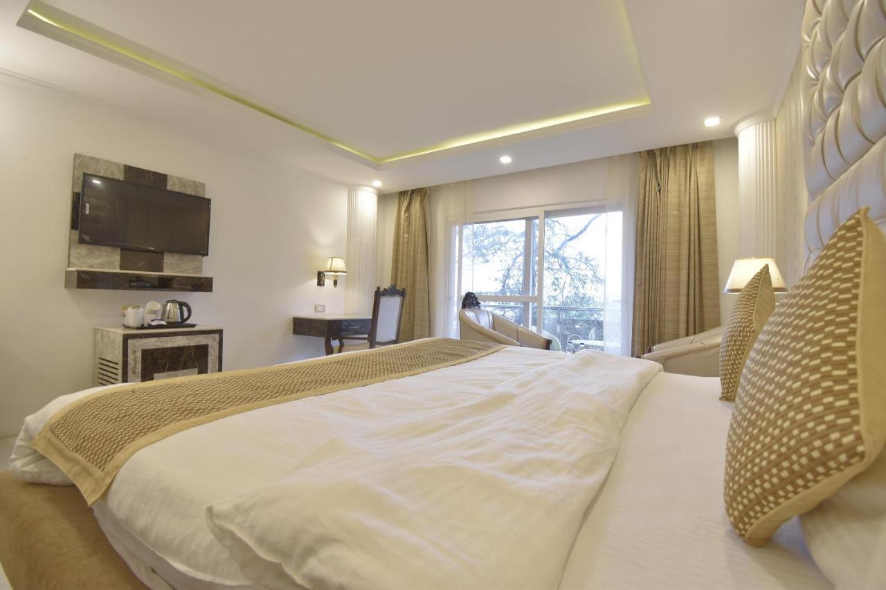 Hotel The Royal Castle Hot And Cold Centralized Dharamshala Exterior foto