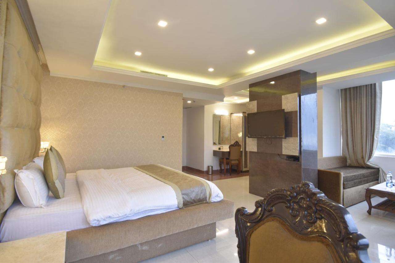 Hotel The Royal Castle Hot And Cold Centralized Dharamshala Exterior foto