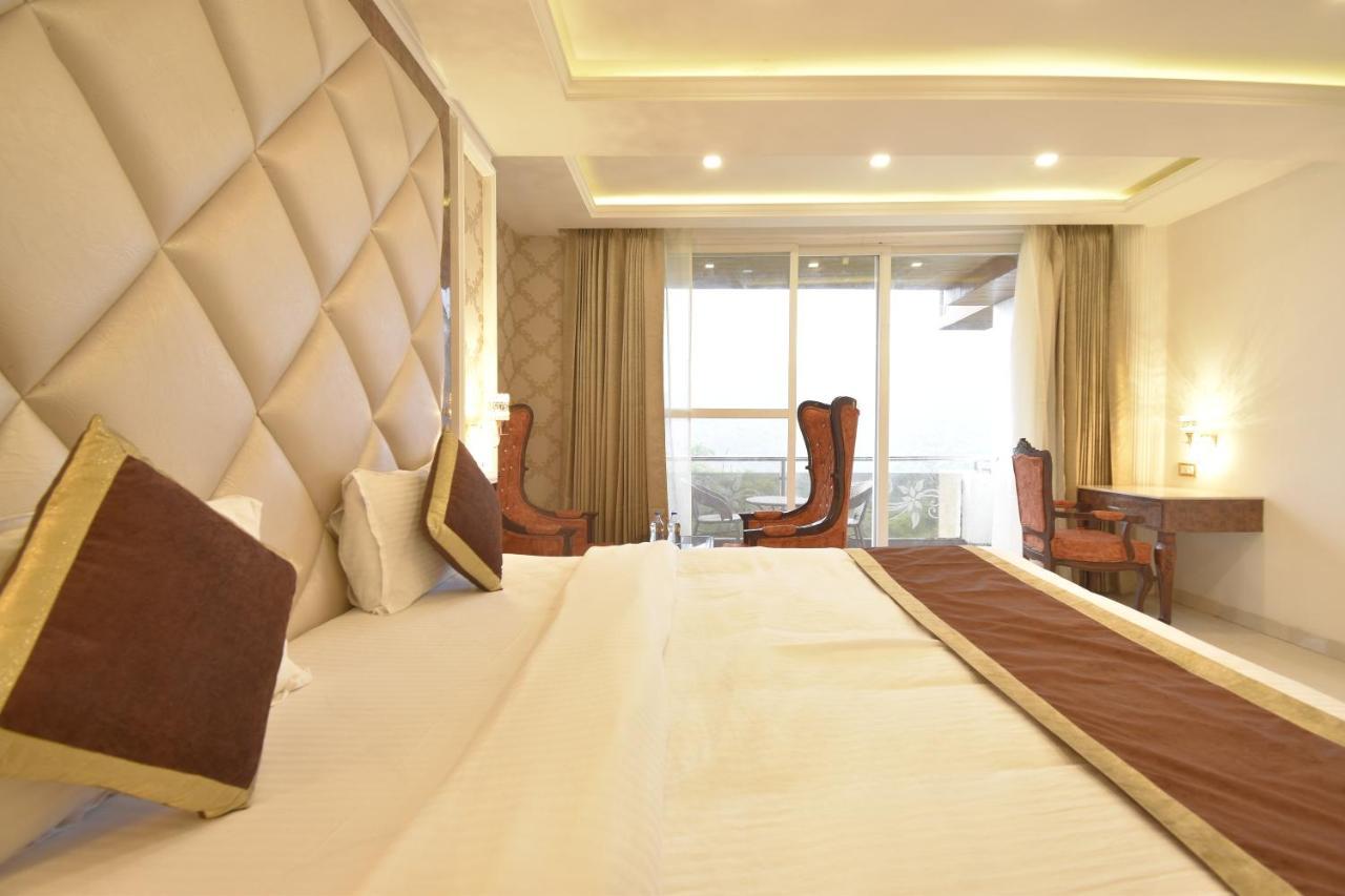 Hotel The Royal Castle Hot And Cold Centralized Dharamshala Exterior foto