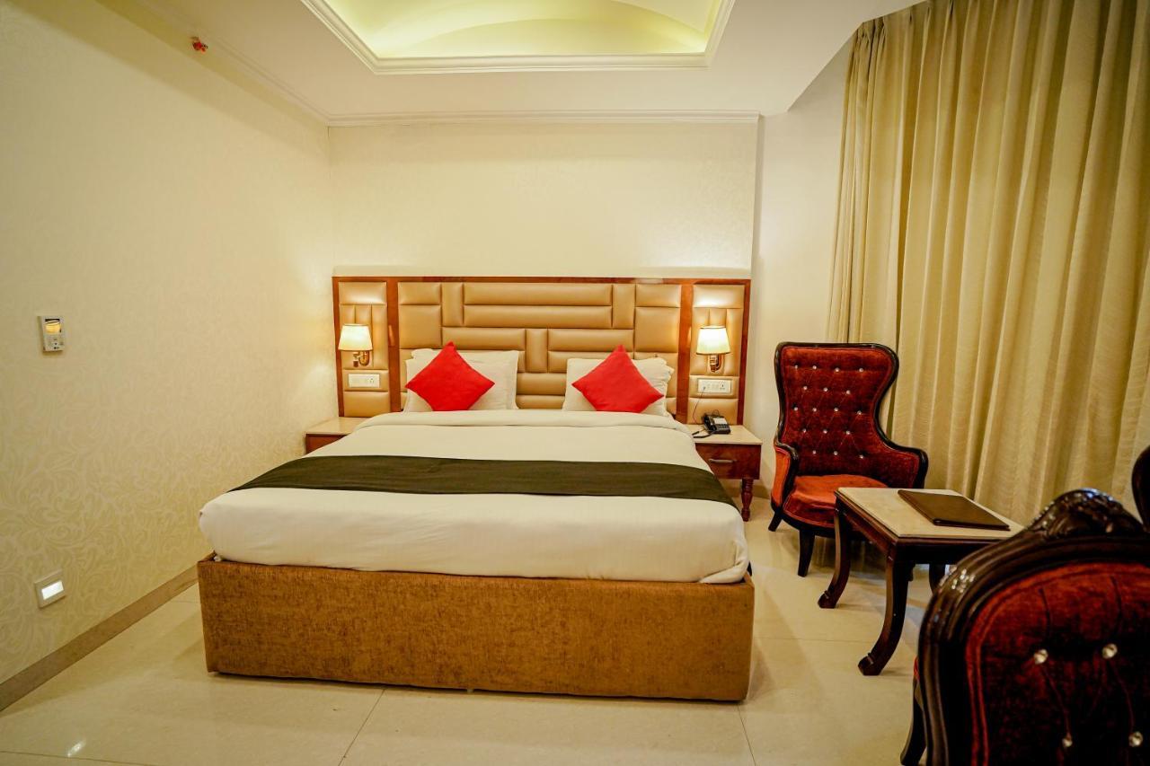 Hotel The Royal Castle Hot And Cold Centralized Dharamshala Exterior foto